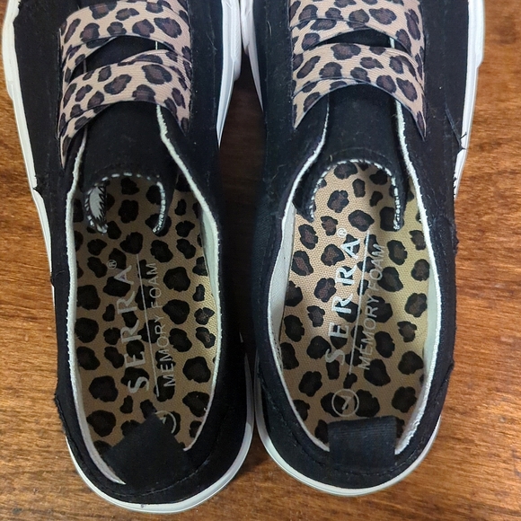 NWOT Women's sz 7 leopard print sneakers - Picture 2 of 4